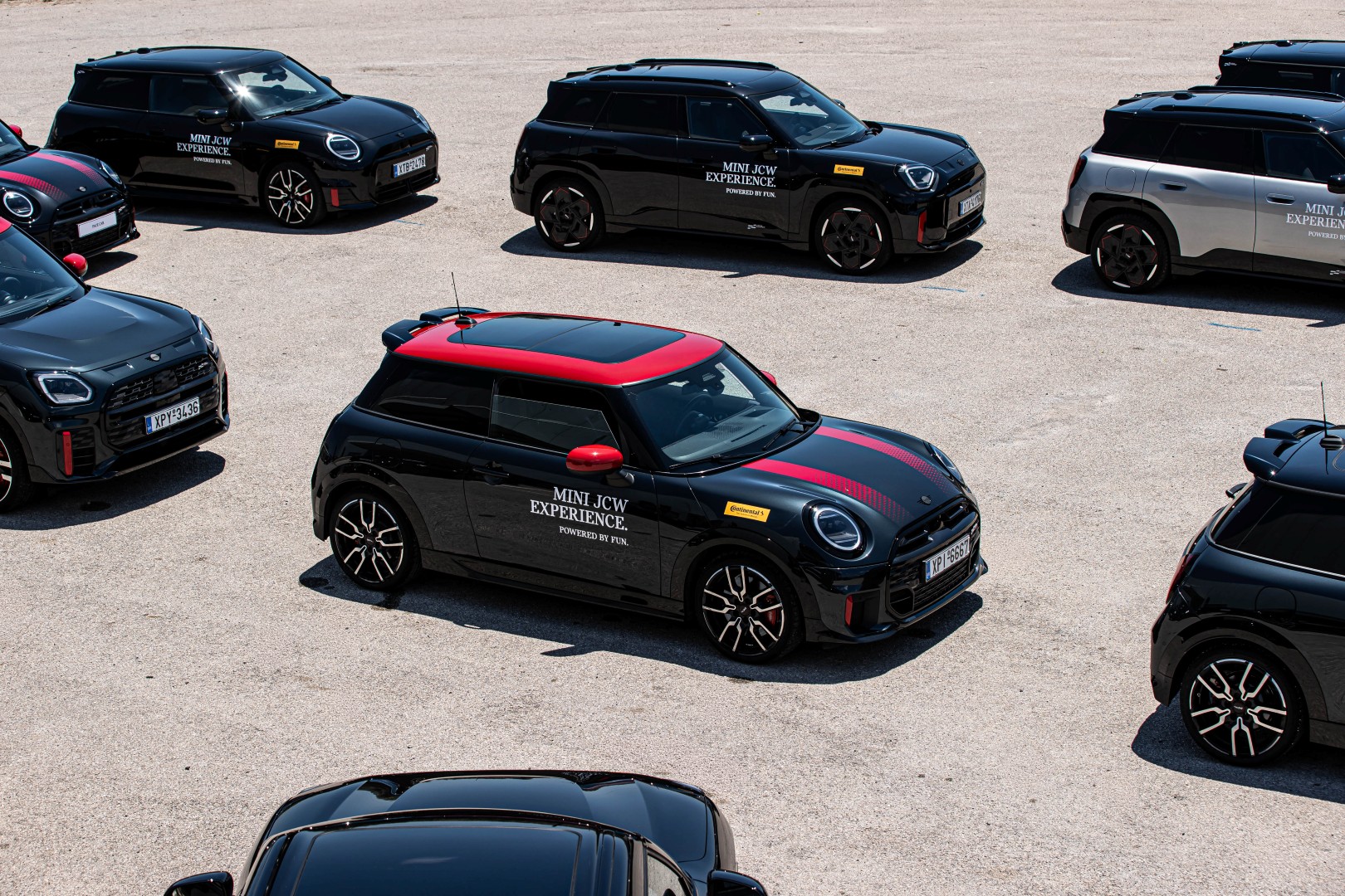 MINI JCW Experience: Στην πίστα των Μεγάρων παρέα με τα πιο «καυτά» MINI JCW