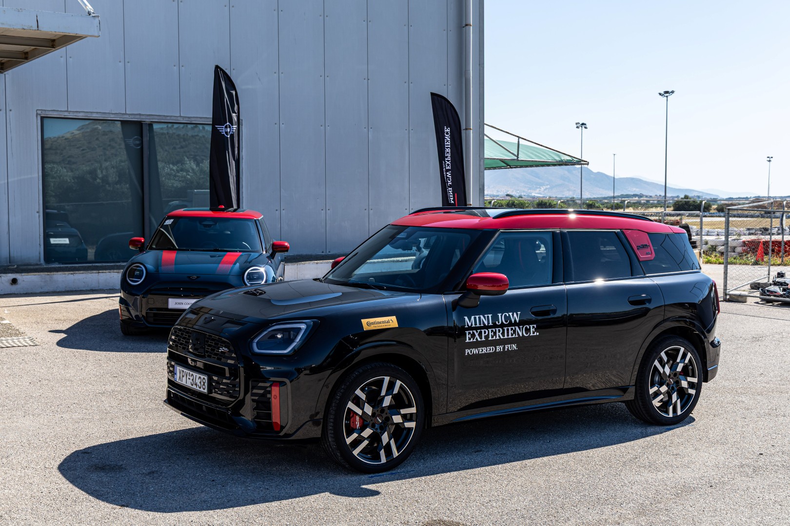 MINI JCW Experience: Στην πίστα των Μεγάρων παρέα με τα πιο «καυτά» MINI JCW