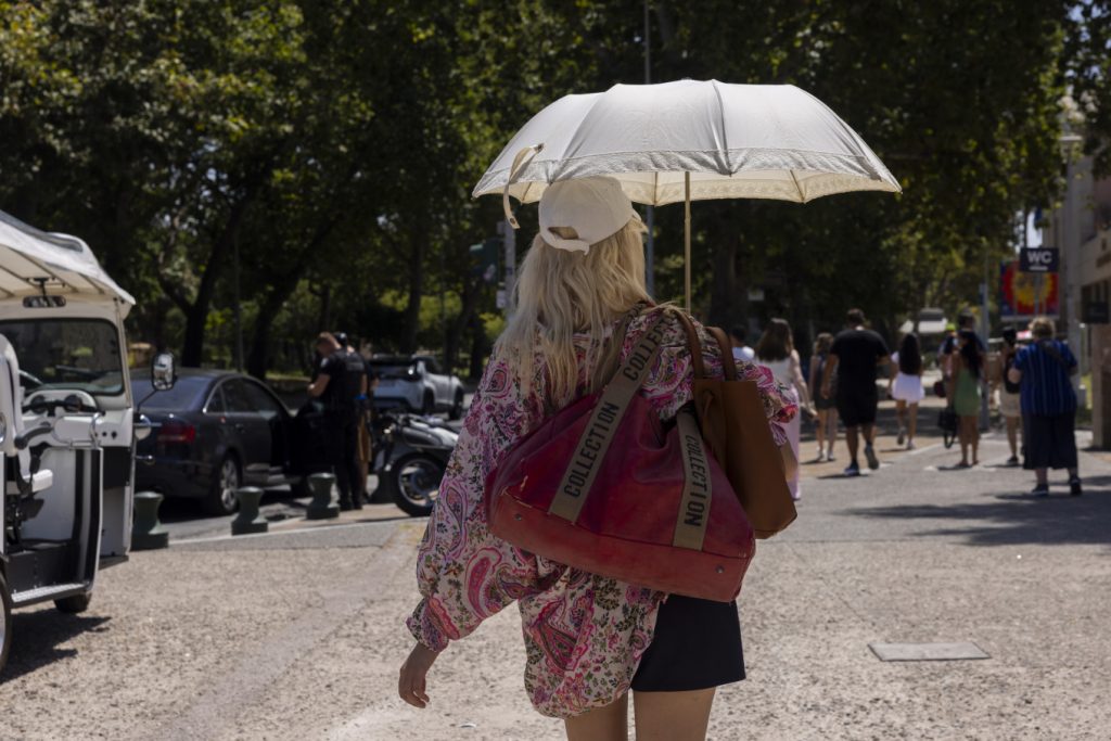 Καιρός: Ζέστη έως 37°C σήμερα, καταιγίδες και ισχυροί βοριάδες από το Σάββατο