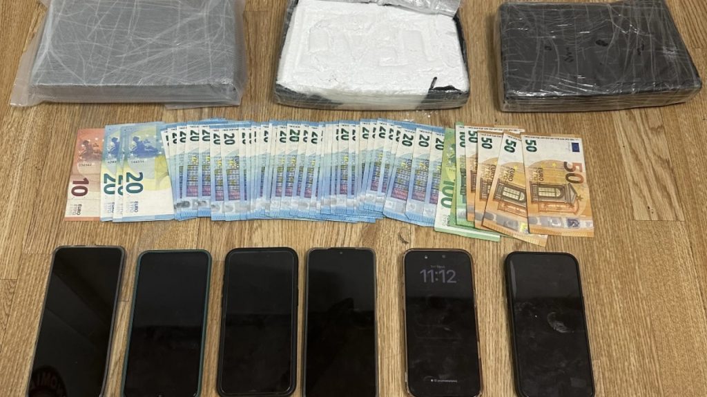 Αττική: Τρεις συλλήψεις για διακίνηση ναρκωτικών - Kατασχέθηκαν πάνω από 3 κιλά κοκαΐνης