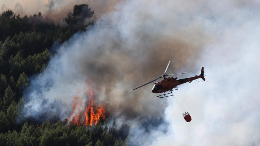 Γαλλία: Στο έλεος δασικών πυρκαγιών τα νότια της χώρας - Δύο χιλιάδες πυροσβέστες παλεύουν με τις φλόγες