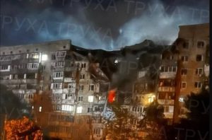 Νύχτα τρόμου στο Κίεβο με μπαράζ ρωσικών πυραύλων: Ισχυρές εκρήξεις, πυρκαγιές και τουλάχιστον 8 νεκροί