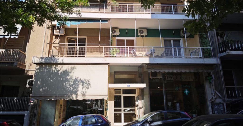 Παγκράτι: Τι λένε οι γείτονες για τον άνδρα σε προχωρημένη σήψη - «Εδώ και έναν χρόνο δεν έβγαιναν έξω, μύριζε πολύ εδώ και 10 μέρες»