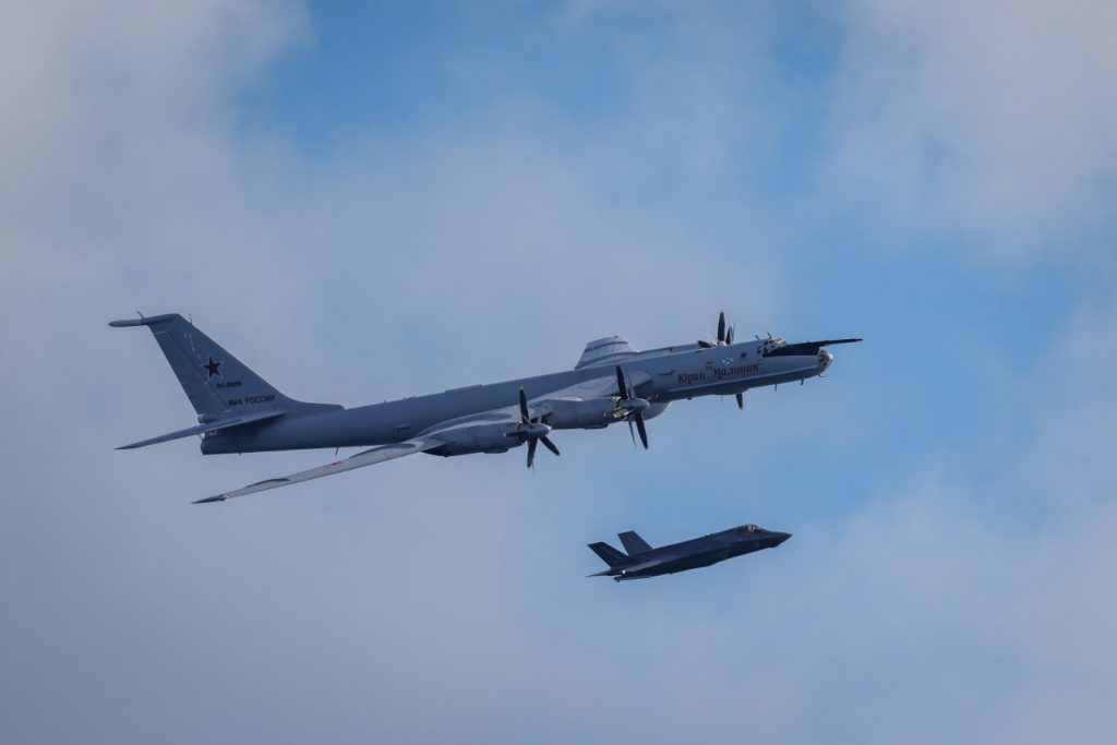 Βρετανικά F-35 αναχαίτισαν ρωσικό αεροσκάφος που πετούσε κοντά σε αεροπλανοφόρο του ΝΑΤΟ στην Αρκτική