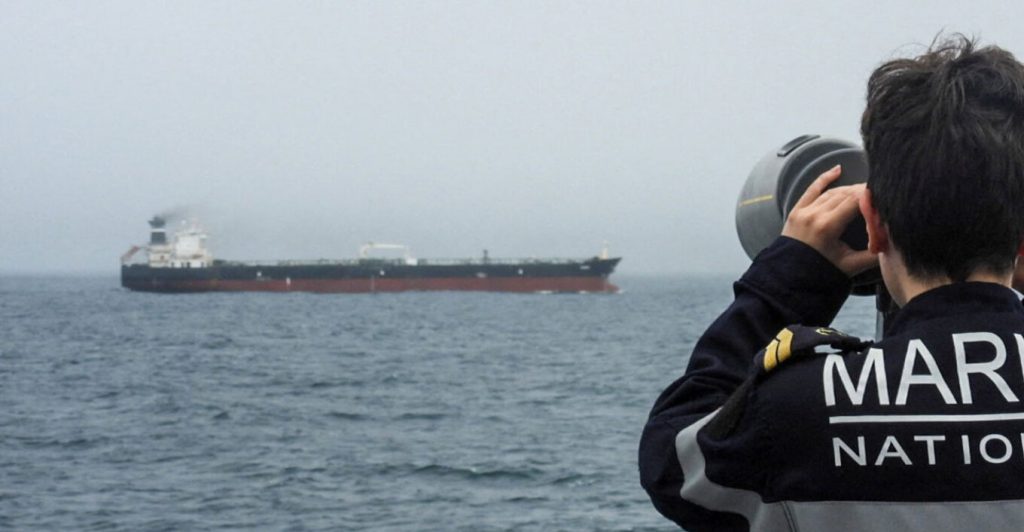 Οι Φρουροί της Επανάστασης εκτόξευσαν πυραύλους κατά εμπορικών πλοίων στα Στενά του Ορμούζ, λένε οι ΗΠΑ