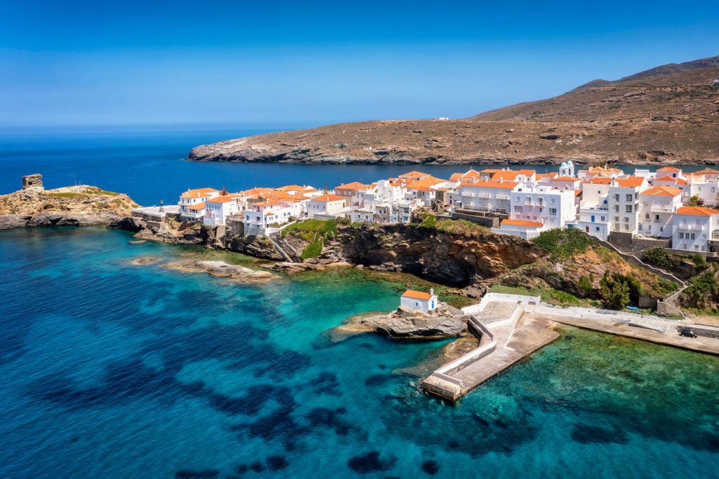 Ένα ελληνικό νησί ανάμεσα στα καλύτερα της Ευρώπης: Φυσική ομορφιά, αυθεντικά χωριά και θαλάσσιες εμπειρίες