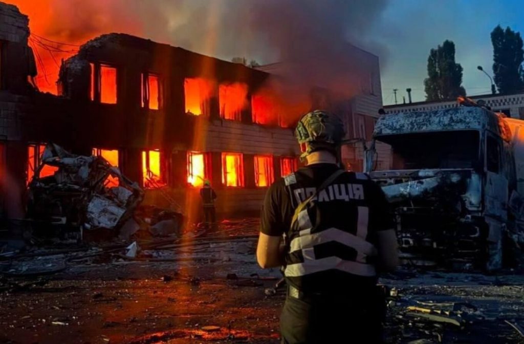 Δυο νεκροί και πέντε τραυματίες σε νυχτερινή επίθεση της Ρωσίας στο Κίεβο