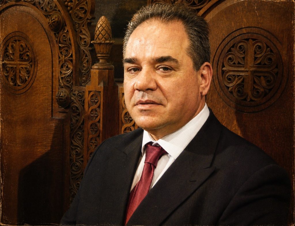 Η Εκκλησία μπαίνει στο παιχνίδι του Τσίπρα – Ποιος είναι ο Δήμτσας, το δεξί χέρι του Ιερώνυμου;