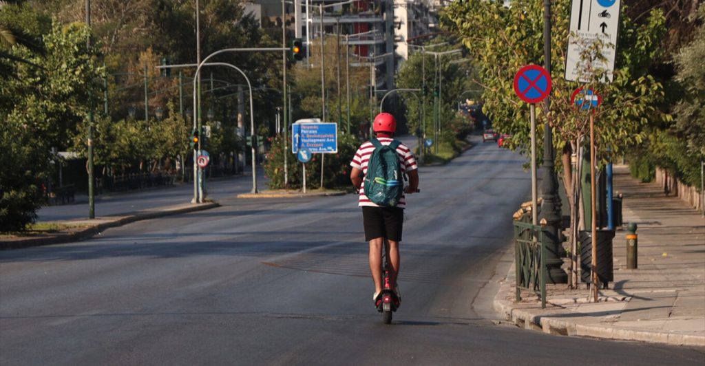 Αλλάζουν όλα σήμερα για τα ηλεκτρικά πατίνια: Προς ψήφιση η απαγόρευση για τους ανηλίκους κάτω των 17 ετών - Οι τέσσερις νέες παρεμβάσεις
