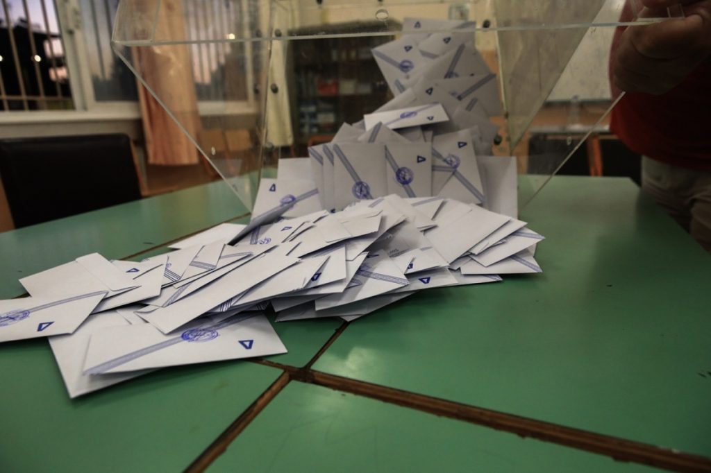 Δημοσκόπηση Interview: Στο 26,8% η Νέα Δημοκρατία - Σταθερά δεύτερη η ΕΛ.Α.Σ, εκτός Βουλής ο ΣΥΡΙΖΑ με 1%