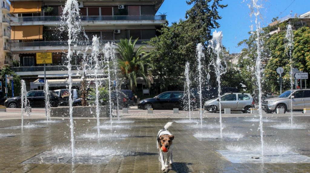 Νέο έκτακτο δελτίο της ΕΜΥ για τον καύσωνα: Θερμοκρασίες 40+ αλλά και μπουρίνια από το απόγευμα, δείτε σε ποιες περιοχές