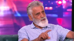 Πέτρος Ξεκούκης: Γιατί δεν έγινε μοναχός – «Σκεφτόμουν, αν δω μια όμορφη γυναίκα φορώντας το ράσο, τι θα κάνω;»