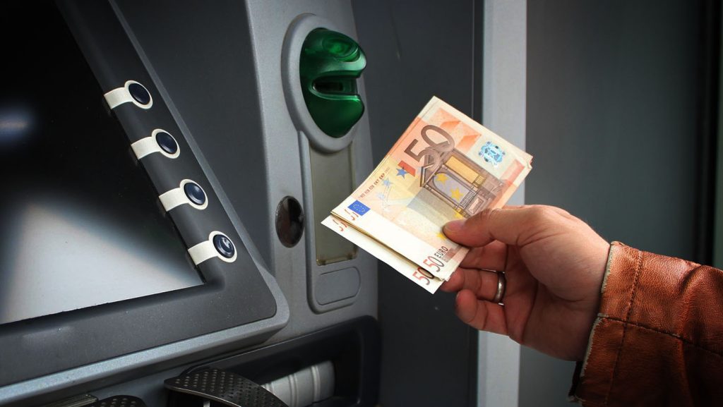 Όλα τα επιδόματα και οι συντάξεις που πληρώνονται μέχρι 31 Ιουλίου
