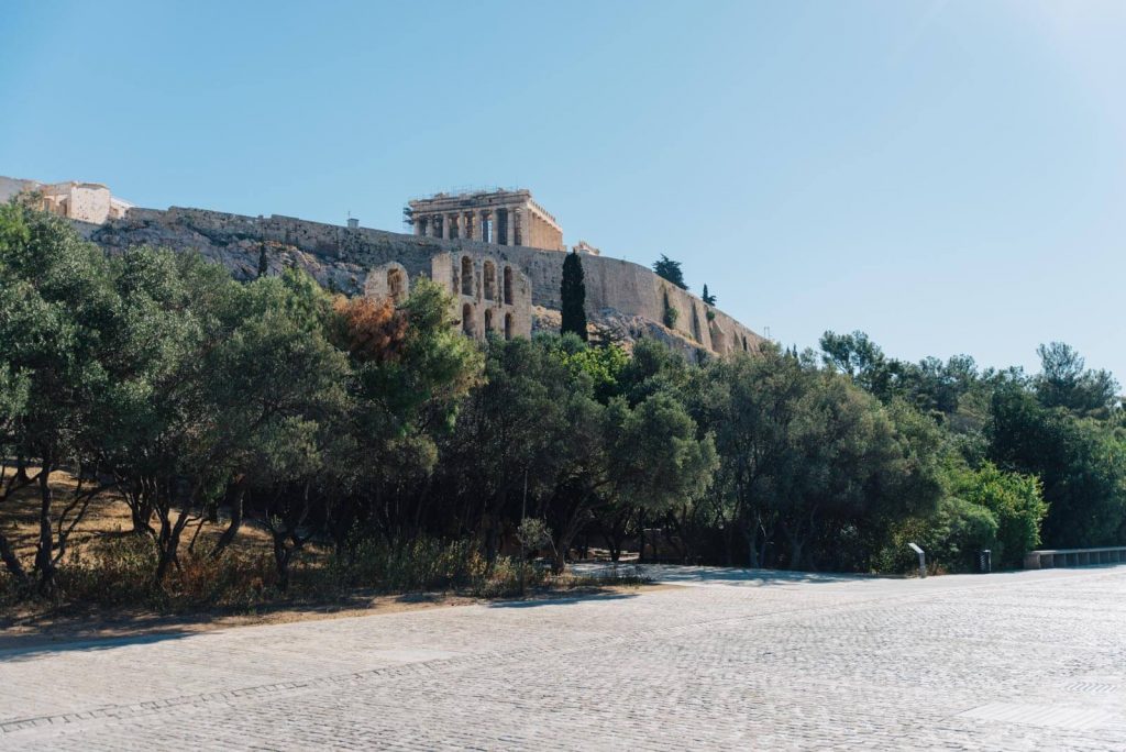 Τι απαντά το Υπουργείο Πολιτισμού για τον ανελκυστήρα στον Ιερό Βράχο της Ακρόπολης
