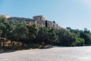 Τι απαντά το Υπουργείο Πολιτισμού για τον ανελκυστήρα στον Ιερό Βράχο της Ακρόπολης