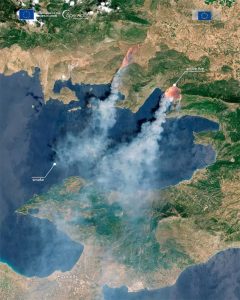 Κόβει ανάσα η δορυφορική εικόνα για τη Βοιωτία: Το τεράστιο νέφος καπνού από τις φωτιές
