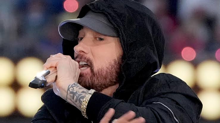 Eminem: Σε δημοπρασία σπάνια υπογεγραμμένα Air Jordan από τη συλλογή του για το Marshall Mathers Foundation