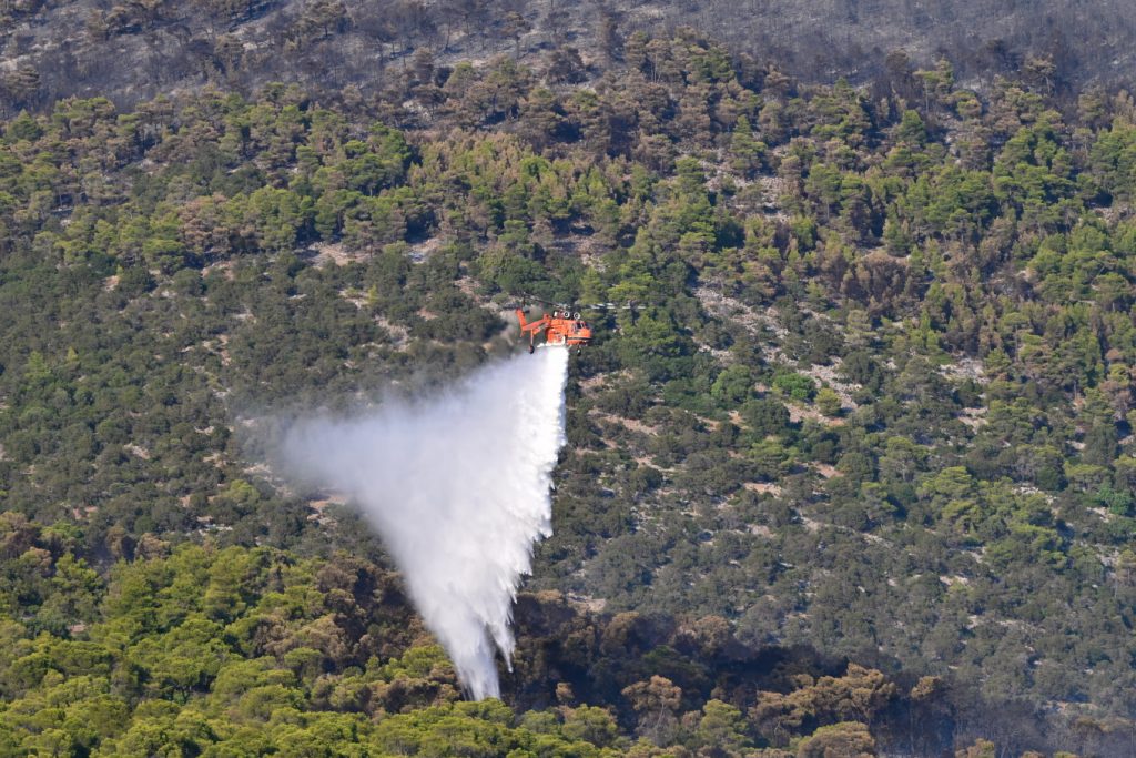 Χωρίς ενεργό μέτωπο η πυρκαγιά στη Δυτική Αττική - Συνεχίζονται οι επιχειρήσεις στα καπνογόνα σημεία