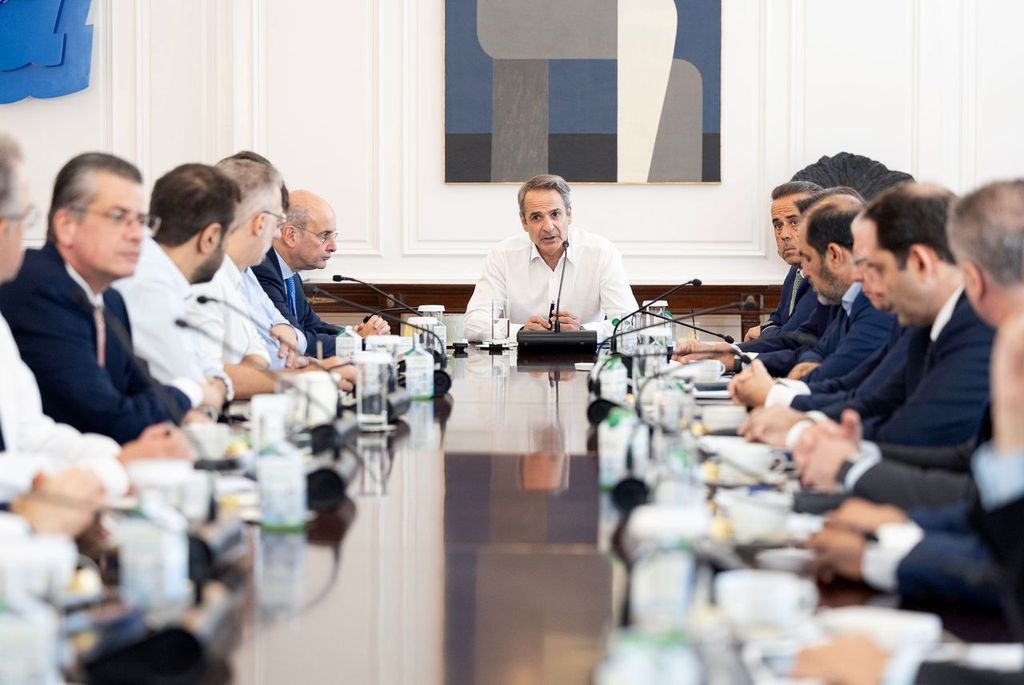 260805160326_mitsotakis-diypoyrgiki-fwtia