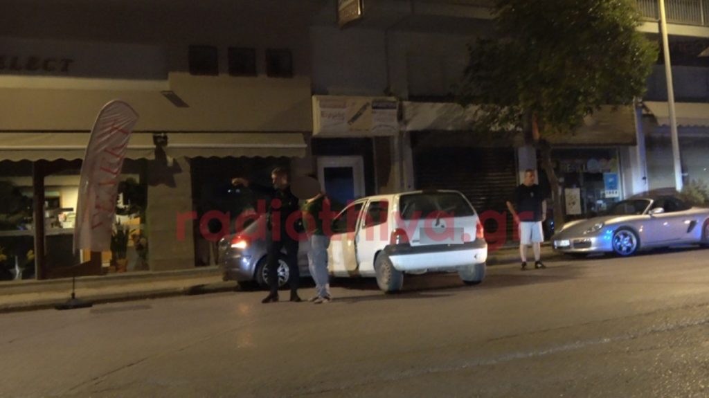 Άγριο επεισόδιο μεταξύ δύο ανδρών στη Θήβα: Τσακώθηκαν και ο ένας εμβόλισε με το αυτοκίνητό του το ΙΧ του άλλου - ΒΙΝΤΕΟ