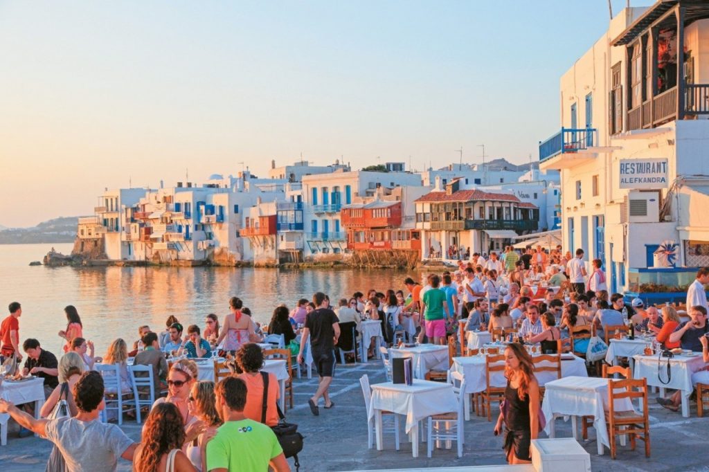 Έρευνα ΕΟΤ: 3 στους 10 Ευρωπαίους σχεδιάζουν ταξίδι στην Ελλάδα έως το 2027