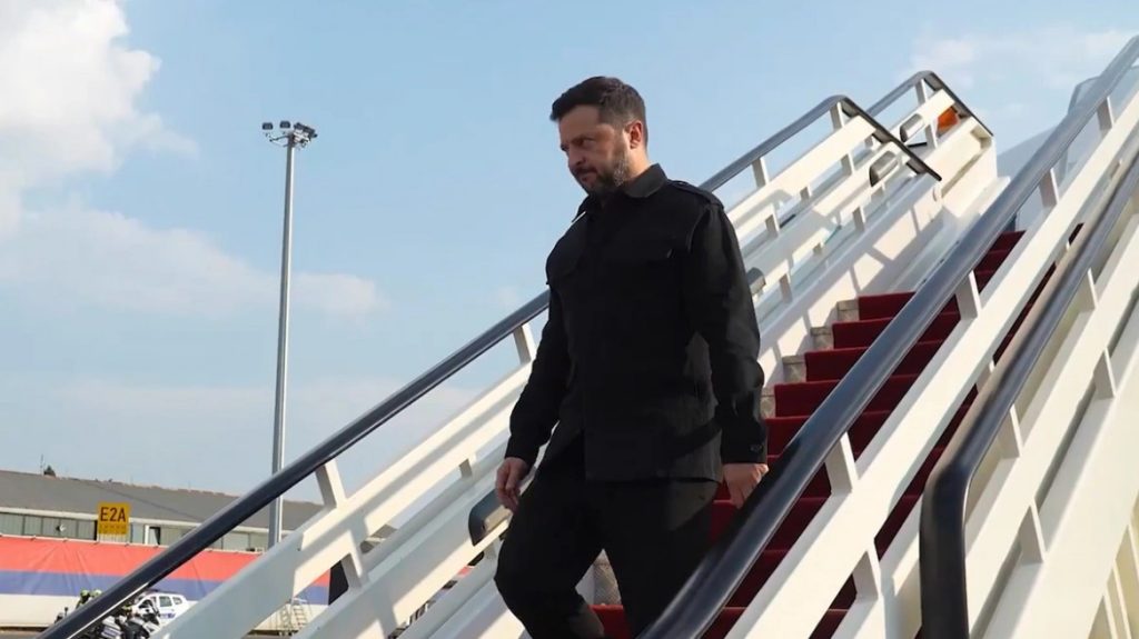 Την πρώτη επίσκεψή του στη Σερβία πραγματοποιεί ο πρόεδρος της Ουκρανίας, Βολοντίμιρ Ζελένσκι
