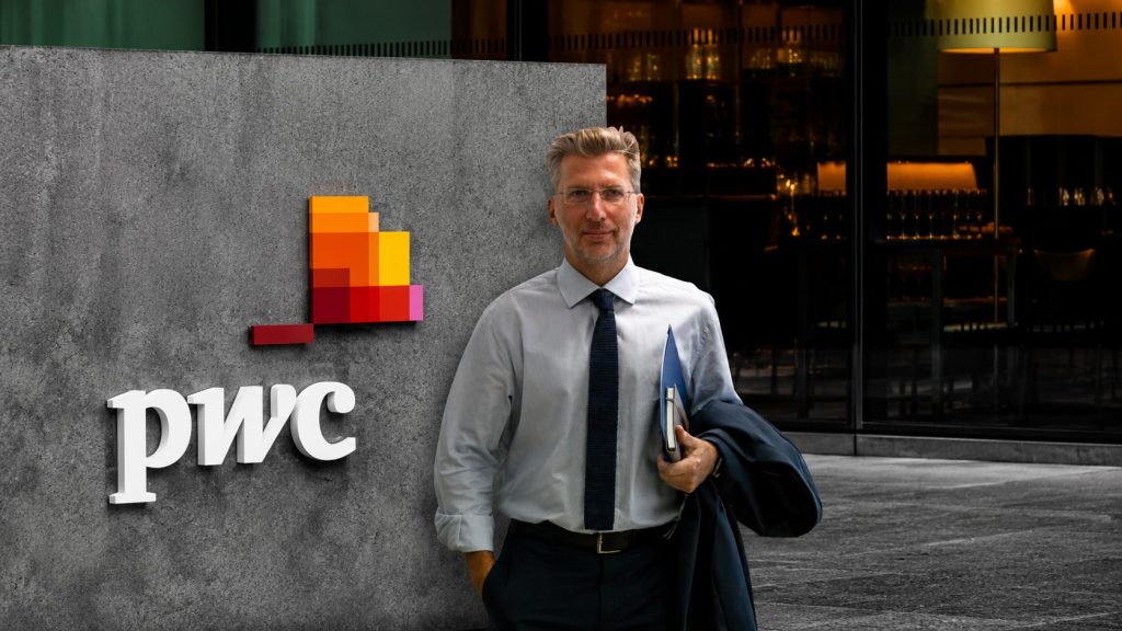 Η PWC ως προνομιακή του Μαξίμου και του υπ. Επικρατείας κ. Σκέρτσου έγινε η πρώτη των πρώτων σε απευθείας συμβάσεις - μαμούθ συμβουλευτικών υπηρεσιών!