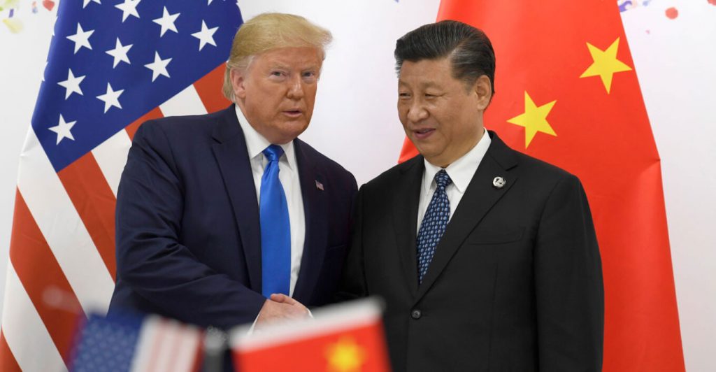 The New Yorker: Είναι το μέλλον «Made in China»; Η αντεπίθεση της Κίνας απειλεί την κυριαρχία των ΗΠΑ από την ΑΙ και τα αυτοκίνητα έως τη μάχη κατά του καρκίνου