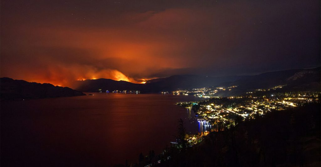 Πύρινος εφιάλτης στον Καναδά: Πάνω από 20.000 κάτοικοι εγκατέλειψαν τα σπίτια τους, μια γυναίκα νεκρή