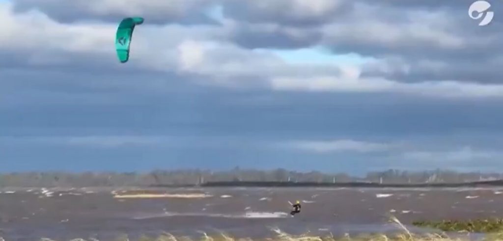 Αθλητής του kitesurfing πνίγηκε στην Αργεντινή ενώ η σύντροφός του κατέγραφε το μοιραίο άλμα του - Βίντεο
