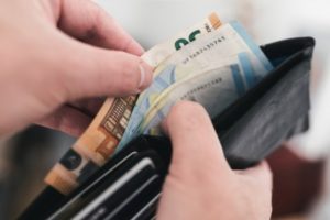 Επιδόματα ΟΠΕΚΑ Αυγούστου 2026: Τρεις ημέρες νωρίτερα η πληρωμή