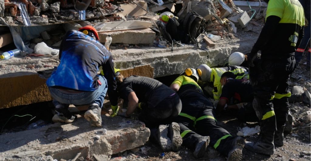 Κολομβία: Μάχη με τον χρόνο στα συντρίμμια – Τουλάχιστον 254 νεκροί από τον σεισμό
