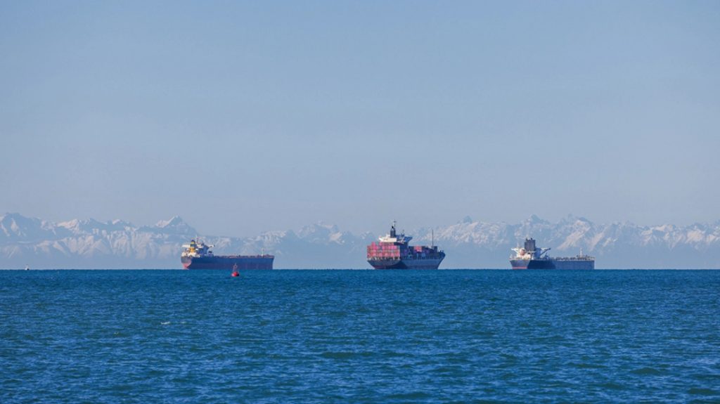 Λιμενικές εγκαταστάσεις στην Οδησσό και πλοίο που μετέφερε στρατιωτικό εξοπλισμό χτύπησε η Ρωσία