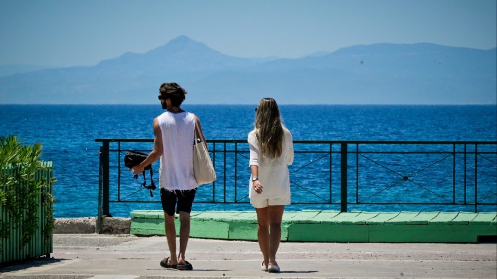 Καιρός: Εξασθενούν τα μελτέμια, ανεβαίνει η θερμοκρασία - Πού υπάρχει υψηλός κίνδυνος πυρκαγιάς
