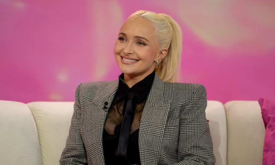 260817160209_Hayden-Panettiere-pethane-