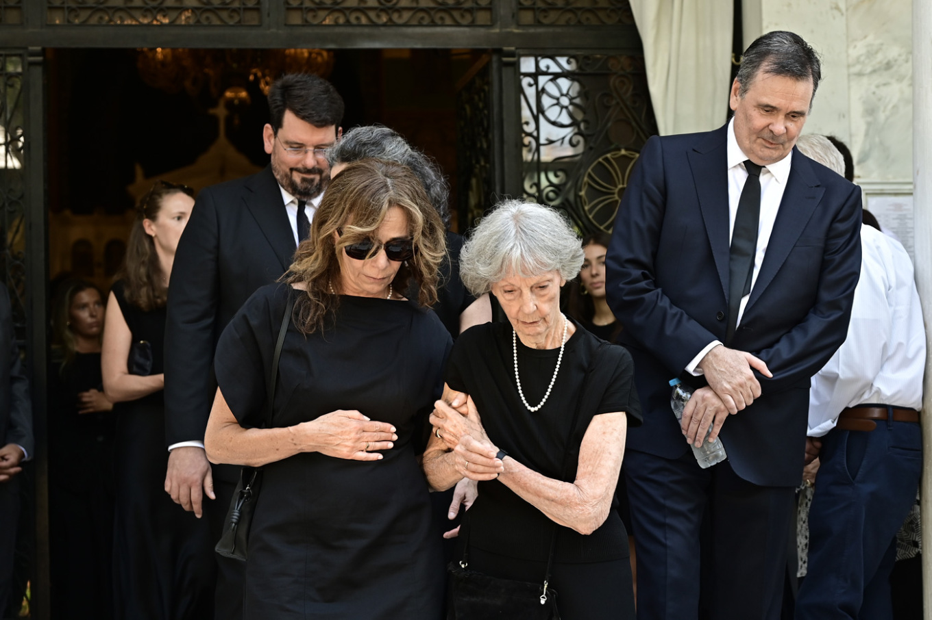 Στέφανος Μάνος: Σήμερα το τελευταίο «αντίο» - Ποιοι έδωσαν το παρών στην κηδεία του 