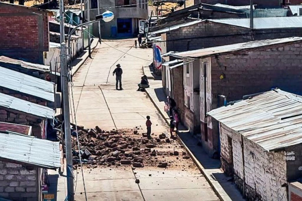 Τραυματίες και υλικές ζημιές από τον σεισμό 6,7 Ρίχτερ στο Περού - Αποκολλήθηκαν βράχοι, ζημιές σε 22 σπίτια
