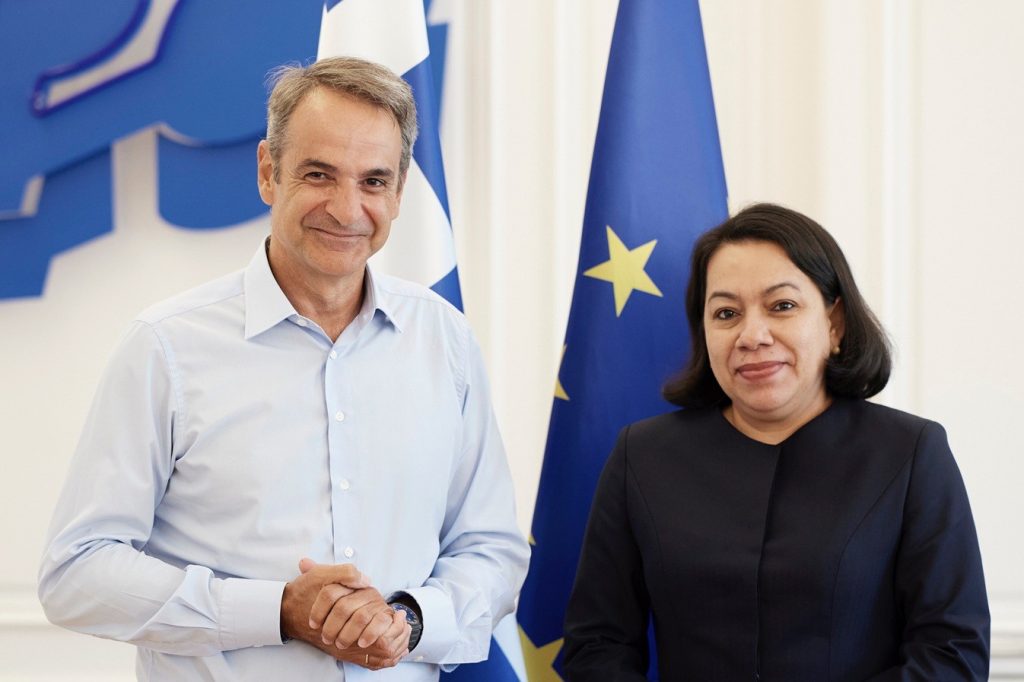 Με την υποψήφια για τη θέση του ΓΓ του ΟΗΕ Κάρολιν Ροντρίγκες, συναντήθηκε ο Κυριάκος Μητσοτάκης