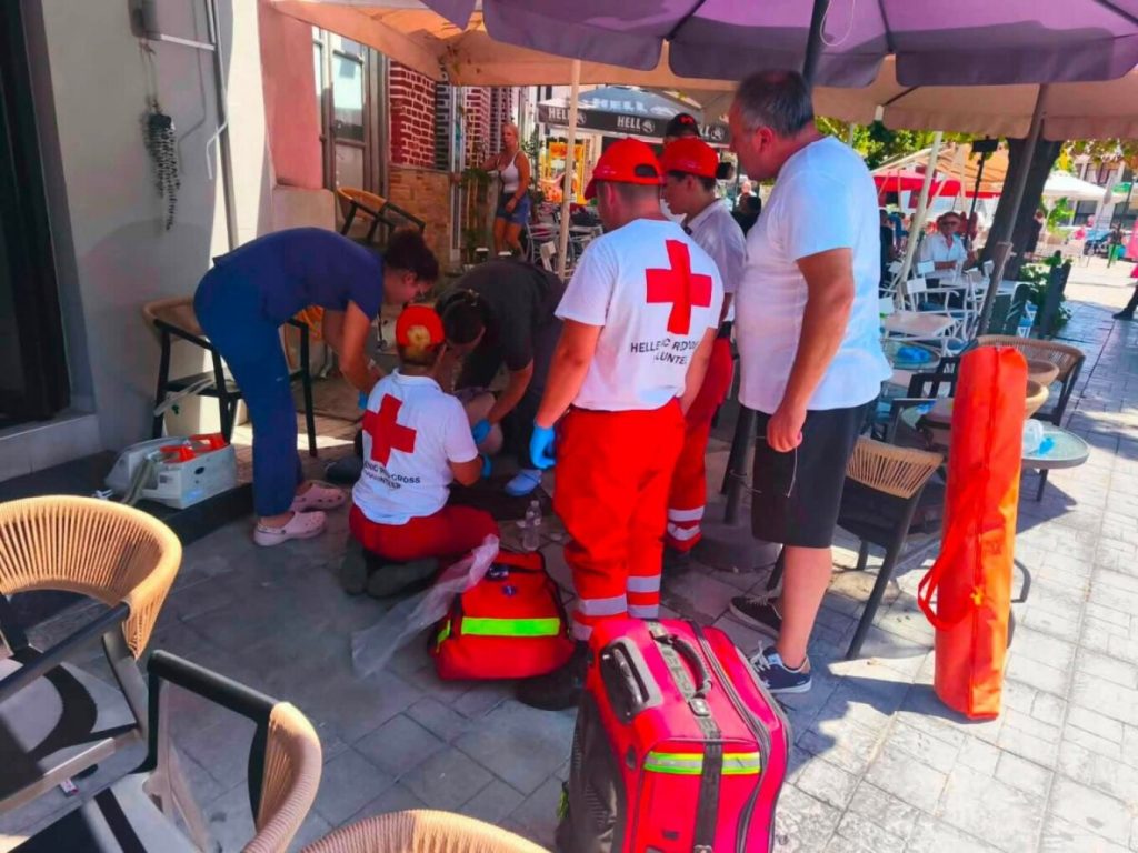 Ελασσόνα: Εθελοντές του Ερυθρού Σταυρού επανέφεραν δύο φορές στη ζωή 50χρονο που κατέρρευσε