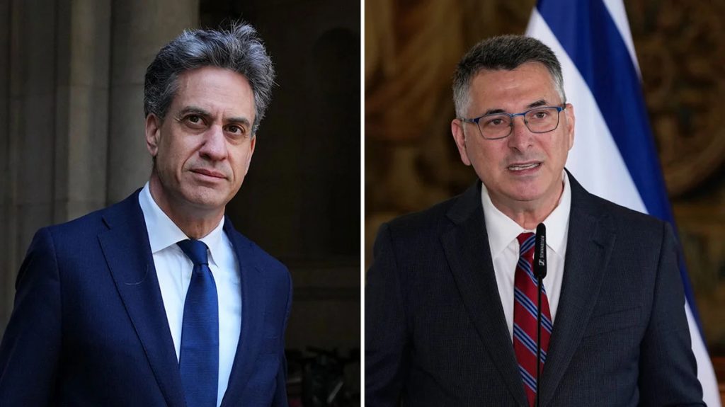Με μέτρα κατά των εβραϊκών οικισμών στη Δυτική Όχθη απειλεί η Βρετανία
