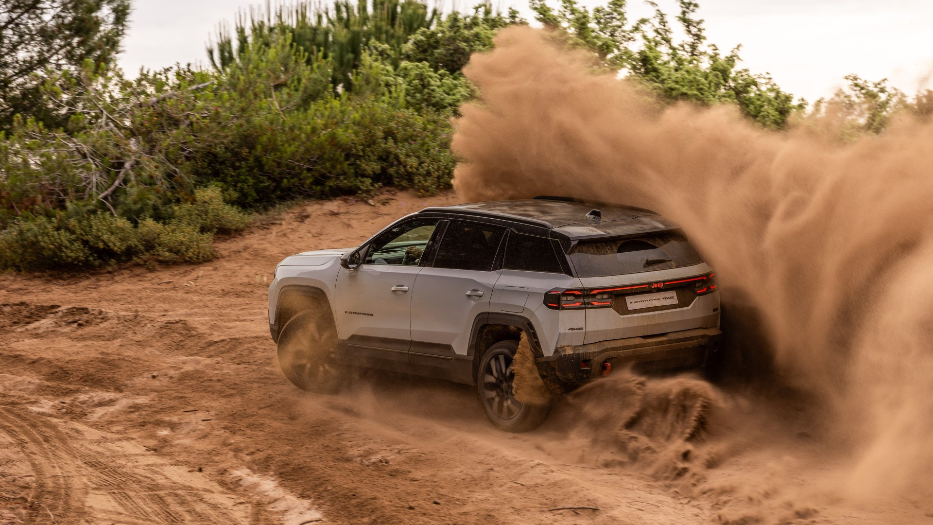 Jeep Compass: Νέες επιλογές με μεγαλύτερη αυτονομία και τετρακίνηση