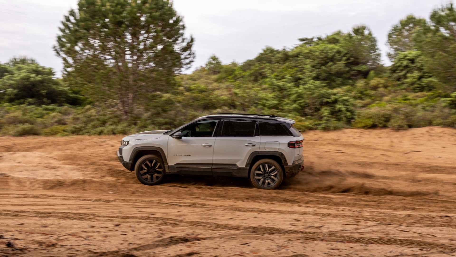 Jeep Compass: Νέες επιλογές με μεγαλύτερη αυτονομία και τετρακίνηση