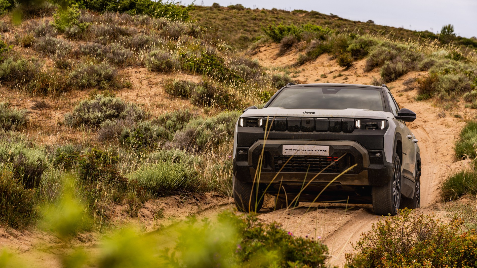 Jeep Compass: Νέες επιλογές με μεγαλύτερη αυτονομία και τετρακίνηση