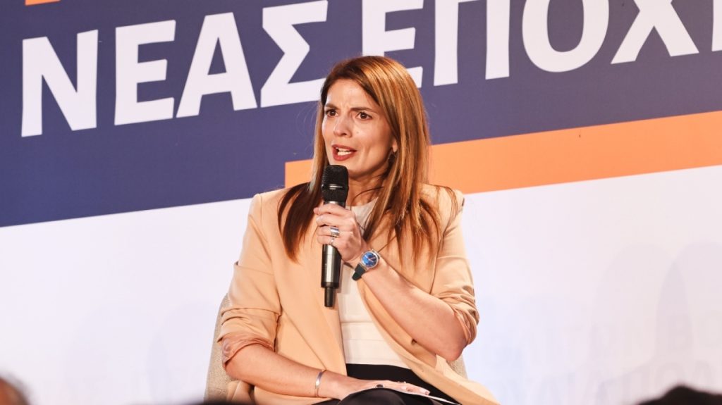 Άννα Παπαδοπούλου: «Άλλο το ομόλογο, άλλο η καρφίτσα και το κόσμημα» - Όσα είπε η αναπληρώτρια εκπρόσωπος του Τσίπρα μετά τις δηλώσεις Παππά για τις θυρίδες