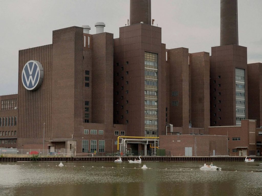 Volkswagen: Άλλες 50.000 απολύσεις στο σχέδιο αναδιάρθρωσης – Φτάνουν συνολικά τις 100.000
