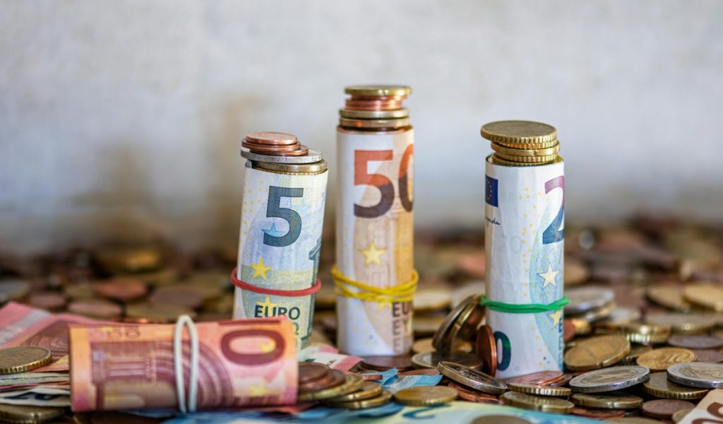 260904141953_euros1_4
