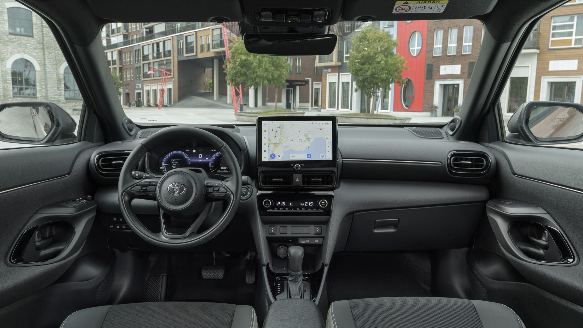 Toyota Yaris Cross: Μια βόλτα στη «Χώρα των Θαυμάτων» με το best-seller της ελληνικής αγοράς