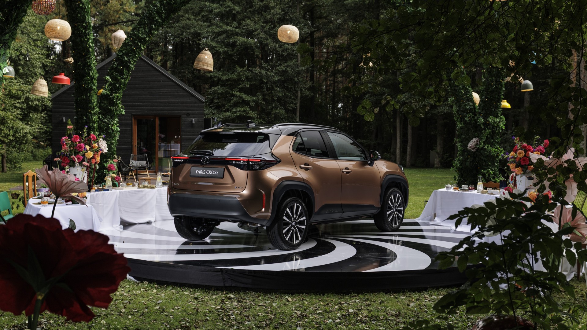 Toyota Yaris Cross: Μια βόλτα στη «Χώρα των Θαυμάτων» με το best-seller της ελληνικής αγοράς