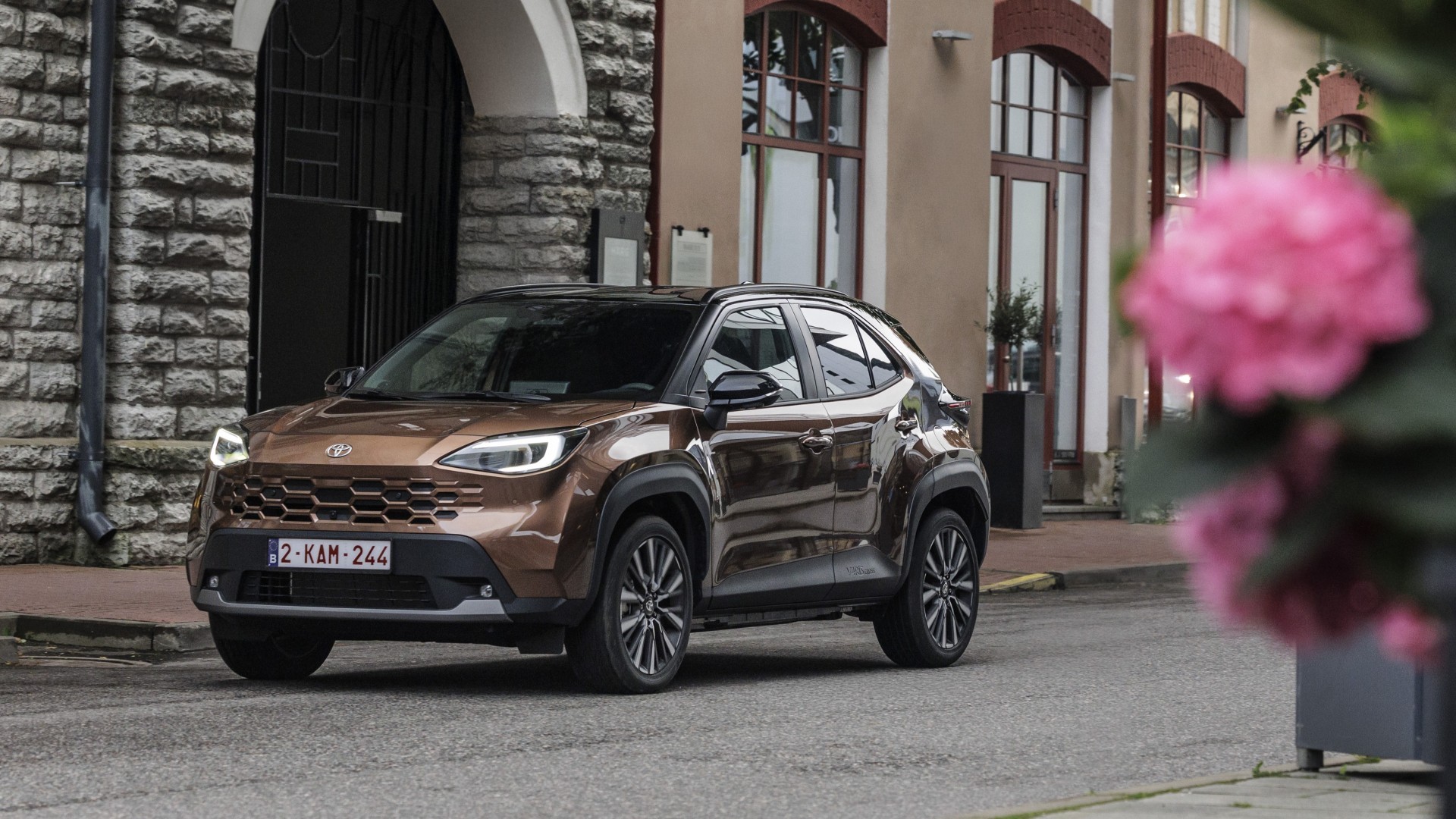 Toyota Yaris Cross: Μια βόλτα στη «Χώρα των Θαυμάτων» με το best-seller της ελληνικής αγοράς