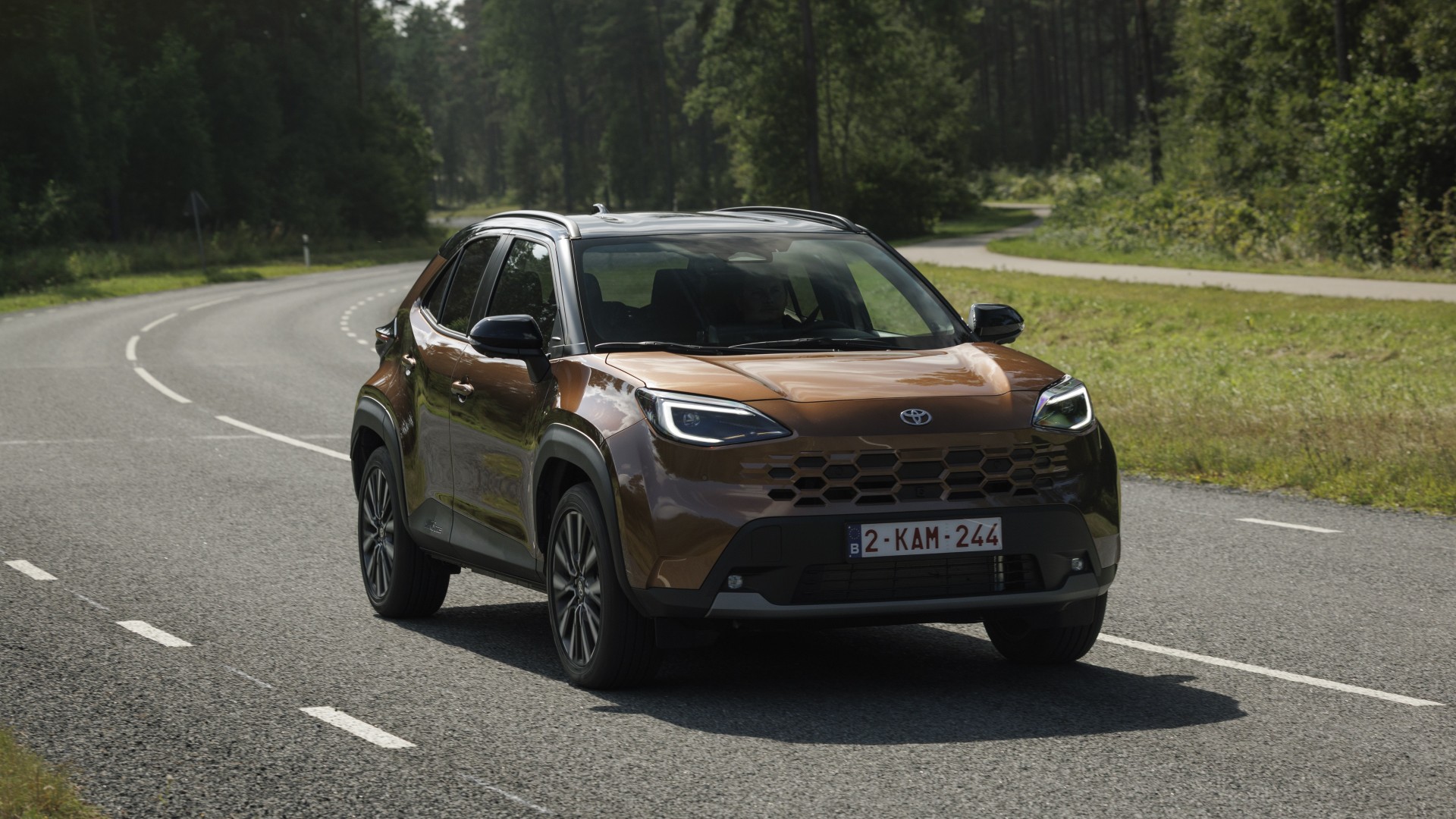 Toyota Yaris Cross: Μια βόλτα στη «Χώρα των Θαυμάτων» με το best-seller της ελληνικής αγοράς